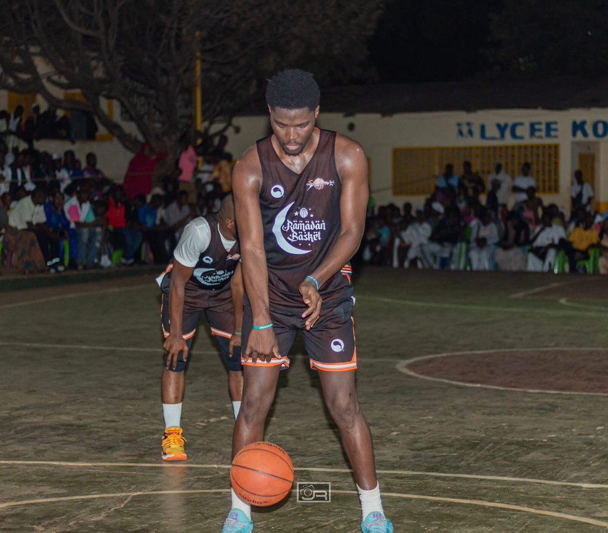 sindioholding's tweet photo. 🏀🌙 Hoops, Community, and Premium Gear! 🌙🏀

Over 300 players. One epic event: Ramadan Basketball!

Sports unite communities, especially during #Ramadan. @sindiosport proudly outfits #Conakry’s 6th Ramadan Basket Tournament with premium reversible jerseys for over 300 players. https://t.co/mmQhKopIXZ