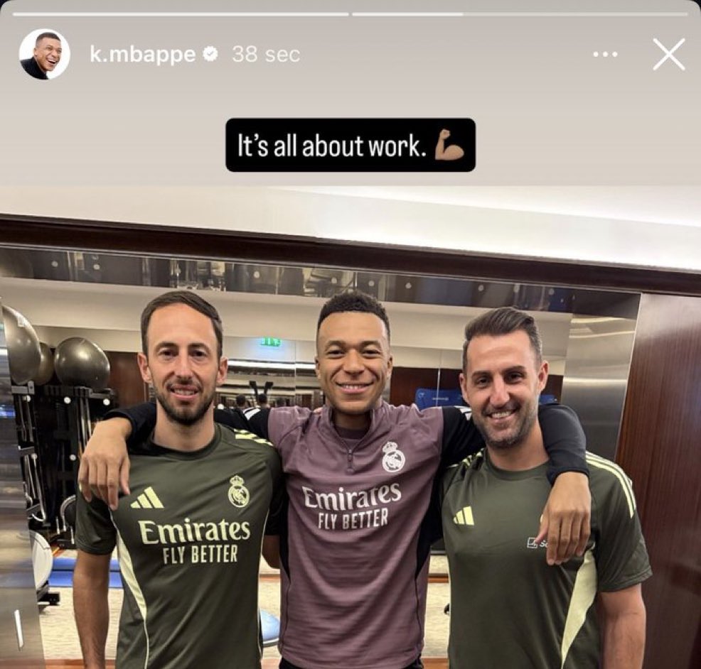 Loguito Fcb tweet media