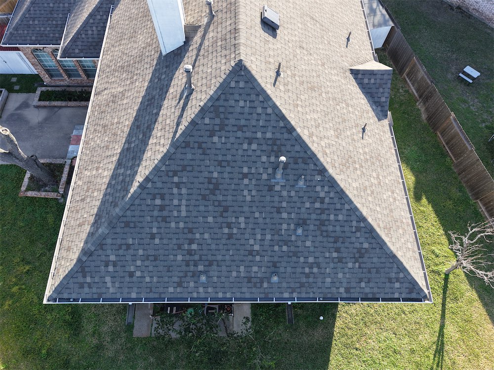 lucid_roofing's tweet image. Another beautiful roof completed in the Eldrige Park subdivision of Houston! This home got the Atlas Pinnacle Pristine system in Weather Wood—durable, stylish, and built to last. 🌟 #LucidServices #HoustonRoofing #AtlasRoofing