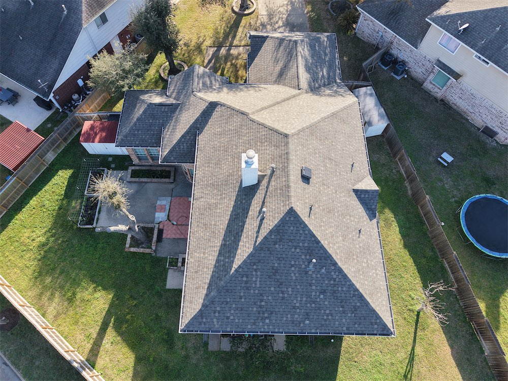 lucid_roofing's tweet image. Another beautiful roof completed in the Eldrige Park subdivision of Houston! This home got the Atlas Pinnacle Pristine system in Weather Wood—durable, stylish, and built to last. 🌟 #LucidServices #HoustonRoofing #AtlasRoofing