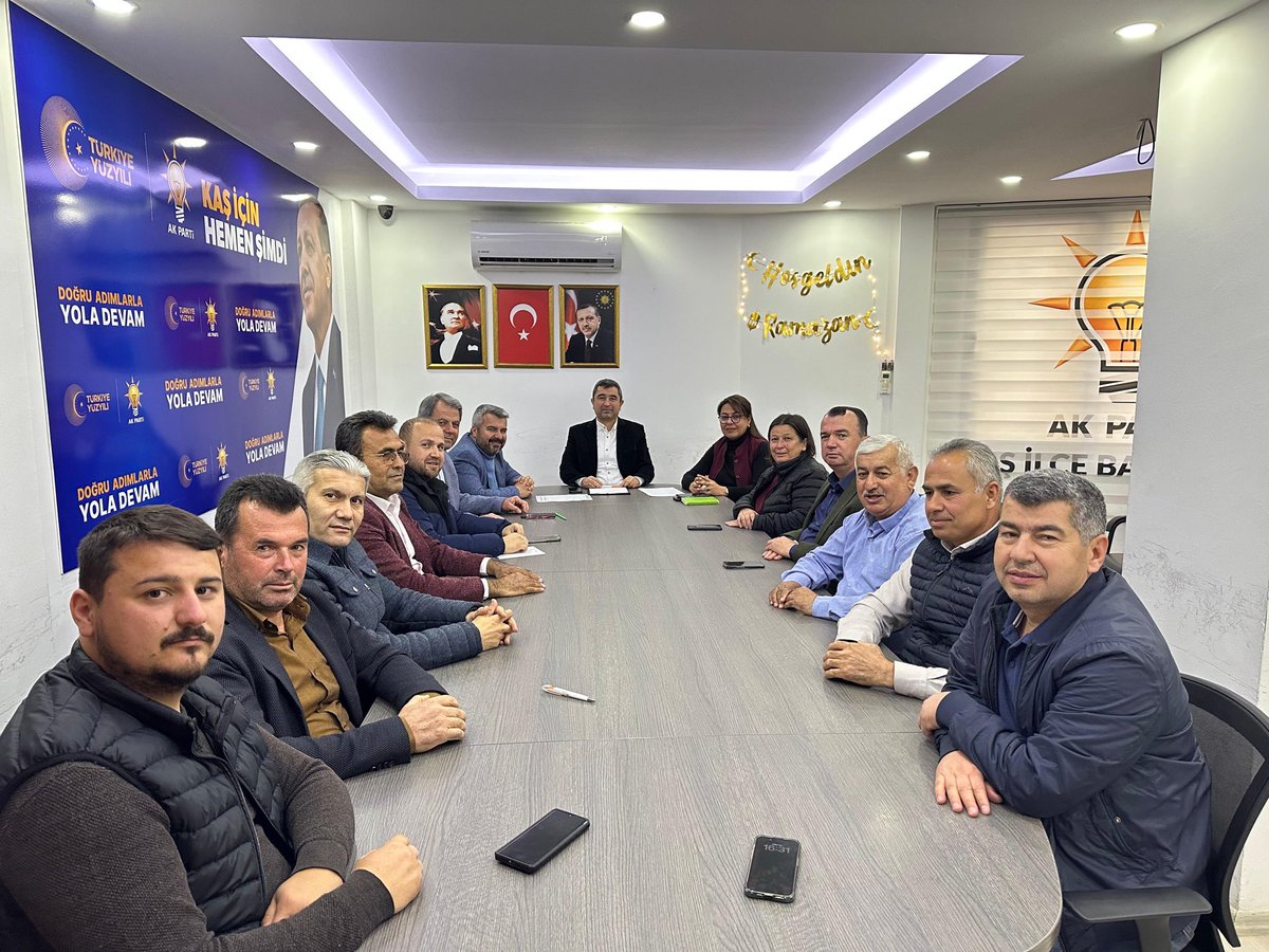 Haftalık olağan Yönetim Kurulu toplantımızı Koordinatörümüz İbrahim Butgül’ün katılımlarıyla parti binamızda gerçekleştirdik.

Toplantımızın hayırlara vesile olmasını diliyorum.