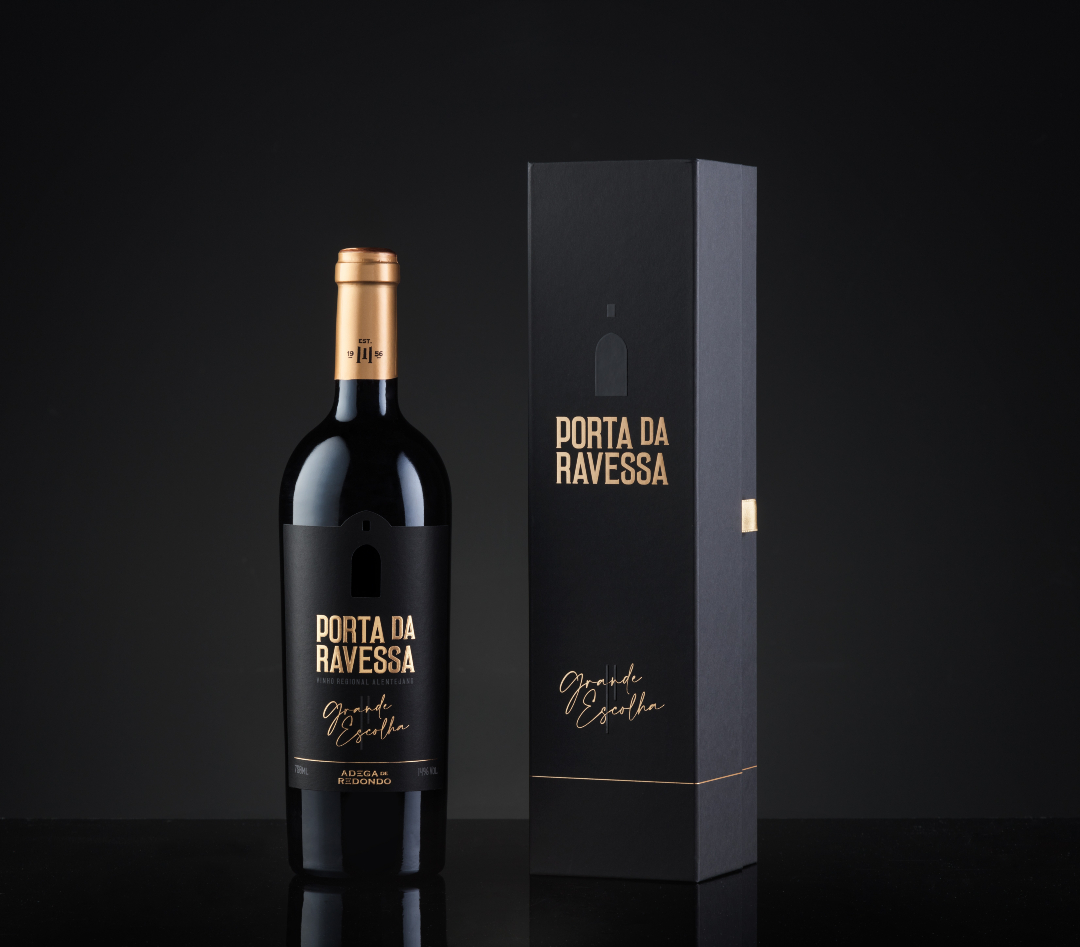 adegaderedondo's tweet photo. O presente ideal para o Dia do Pai. Sugerimos um dos nossos tintos Premium, como o Porta da Ravessa Grande Escolha. Um brinde à figura paterna, com a tradição da Adega de Redondo. Feliz Dia do Pai!

🌐https://t.co/wMU5bA1YlE
🛒https://t.co/vkNH3OqlxA https://t.co/PGbc4lWiHZ