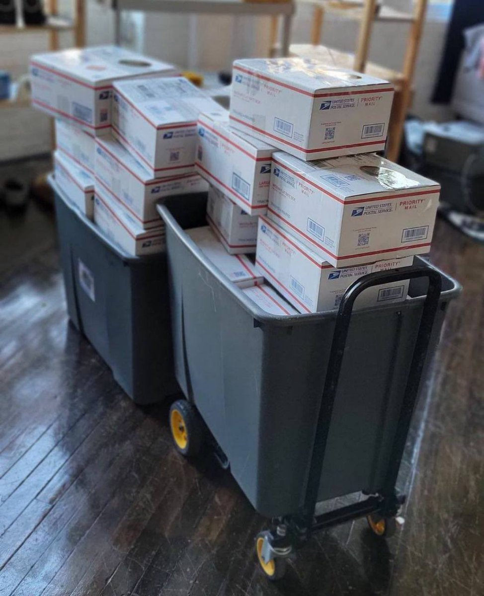 packsman_'s tweet photo. Night shipping going out soon ✅ https://t.co/mVk3gvzfwj