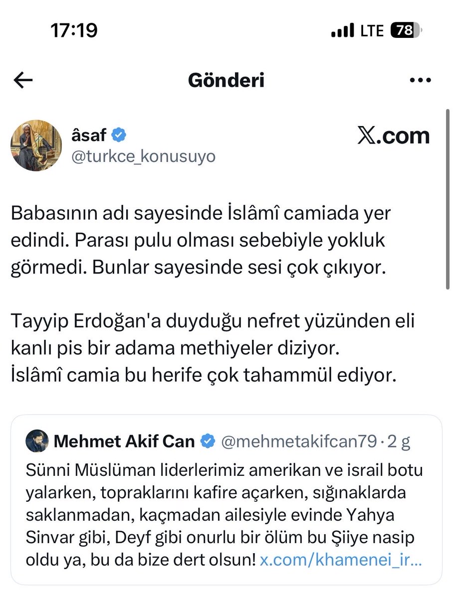 mehmetakifcan79's tweet photo. Babası belli olmayan veya sahih bir nikah ilişkisi içinde doğmayan çocuğa piç denir. Bu çocuğun aslında bir suçu yoktur, nesebinin sahih olmaması da doğrudan kimseye zarar vermesine neden olmaz. Bir de karakteri piç olanlar vardır, asıl tehlikeli olanlar bunlardır çünkü piçlik tercihleridir. Babalarının verdiği soyadını, analarının doğurduğu suratı başkalarına hakaret ve iftira etmek için gizlerler. Muhataplarının herhangi bir hatasını veya suçunu bulamadıkları için salakça şeyler söylerler. Mesela babam sayesinde İslami camiada nasıl bir yer edindiğimi söyleyemez, bana kimin babam sayesinde iş verdiğini, ders verdirdiğini, karnımı doyurduğunu, sıkıntımı giderdiğini de söyleyemez. Çünkü öyle bir şey yoktur. Maddi durumumu da bilmez, beni çok zengin sanar, çünkü o ancak çok zengin olursa piçliği bırakıp benim gibi davranabileceğini düşünür. Babamı övüp beni diline dolayan piçlerin hiçbiri babamın hayatının son on yılında yanına dahi gelmemiştir, gelenler zaten piçlik yapacak adamlar değillerdi. Bu itibarla @turkce_konusuyo karakter olarak bir piçtir, yarın karşınıza çıktığında tanıyasınız diye haber vereyim dedim.