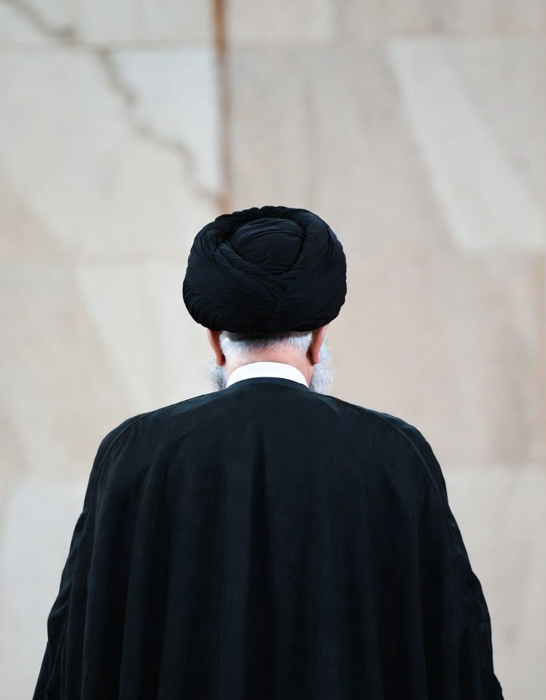 GlobalUpdates24's tweet photo. BREAKING –

Israel just bоmbed and destrоyed the assembly building where about 90 senior clerics were choosing the next Supreme Leader of Iran https://t.co/TrbWLRUxWt