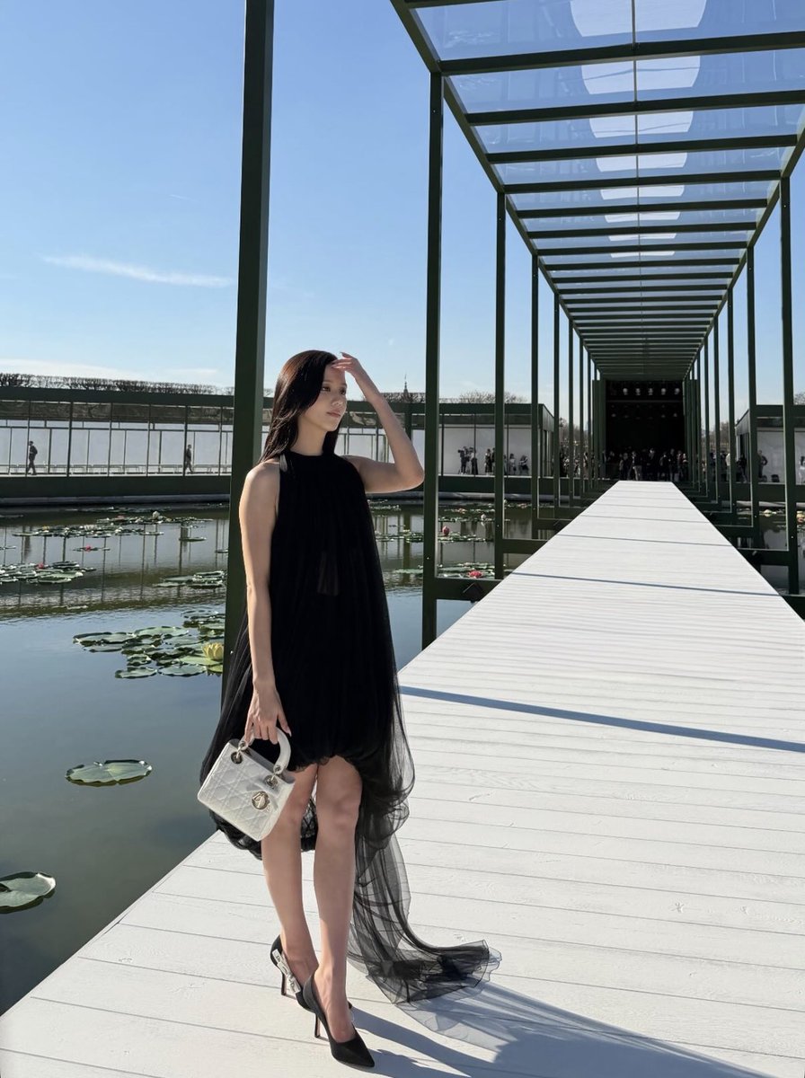 JISOO NEWS tweet media