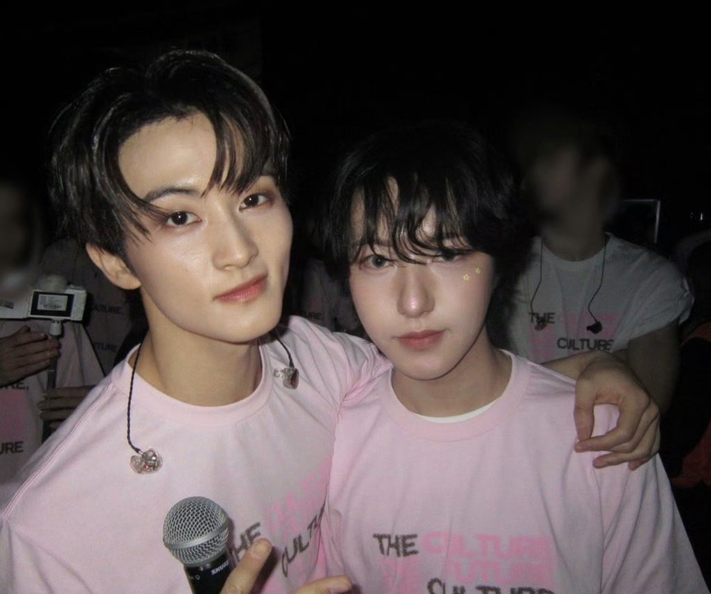 แอบอยากเห็นเบื้องหลังรูปนี้อะ😔