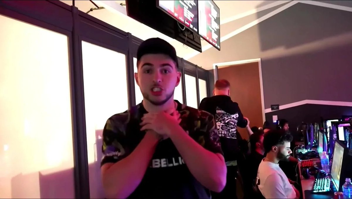 LouisVTitan tweet media