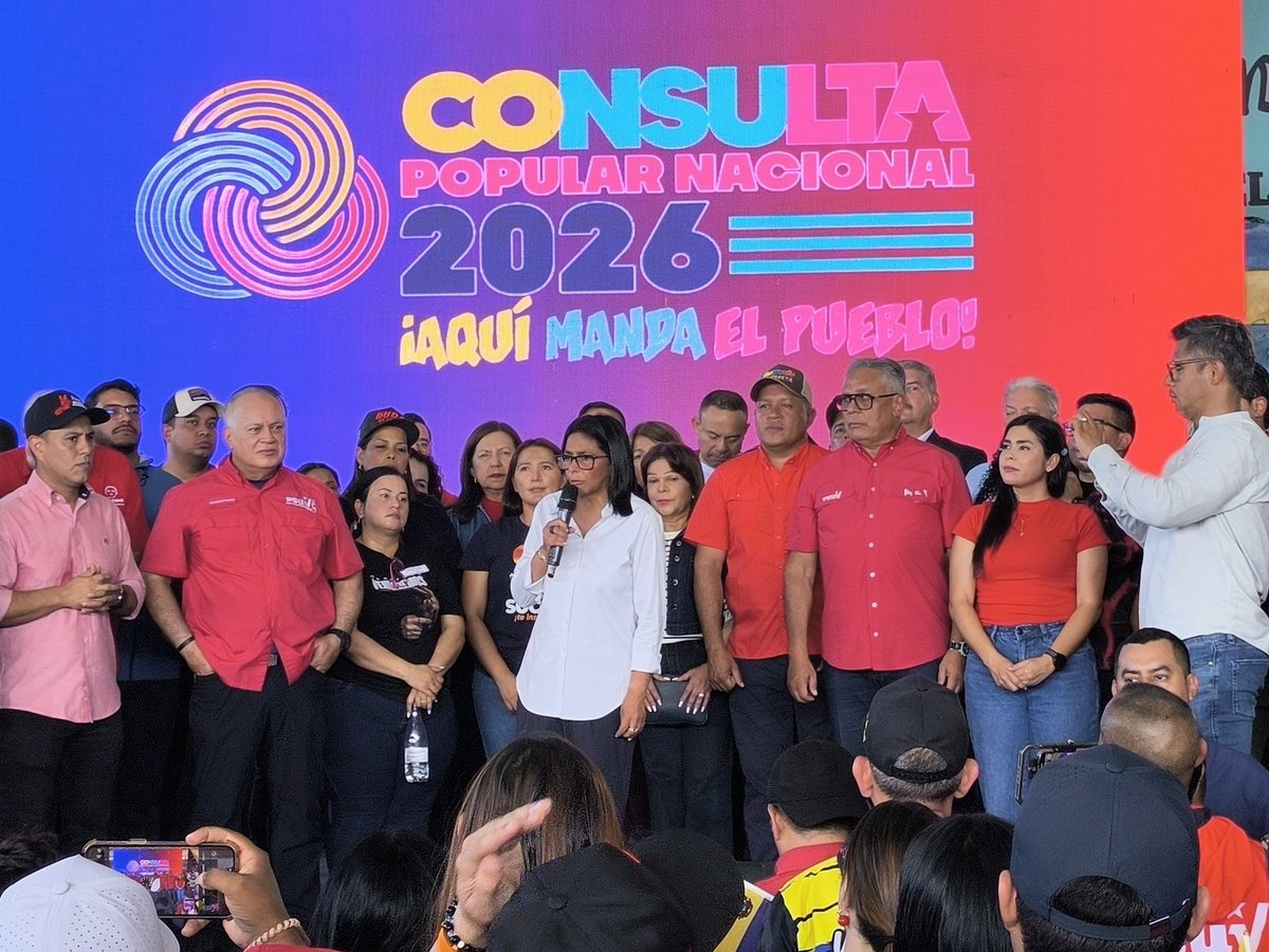 sullVill25's tweet photo. Desde la primogénita del continente ¡Cumaná! La presidenta encargada se reunió con la Dirección Nacional del PSUV para seguir fortaleciendo el compromiso con nuestra gente. Más que un partido, somos una fuerza histórica transformando realidades. 
#Cumaná #Unidad #Venezuela https://t.co/FzcLR7pkG1