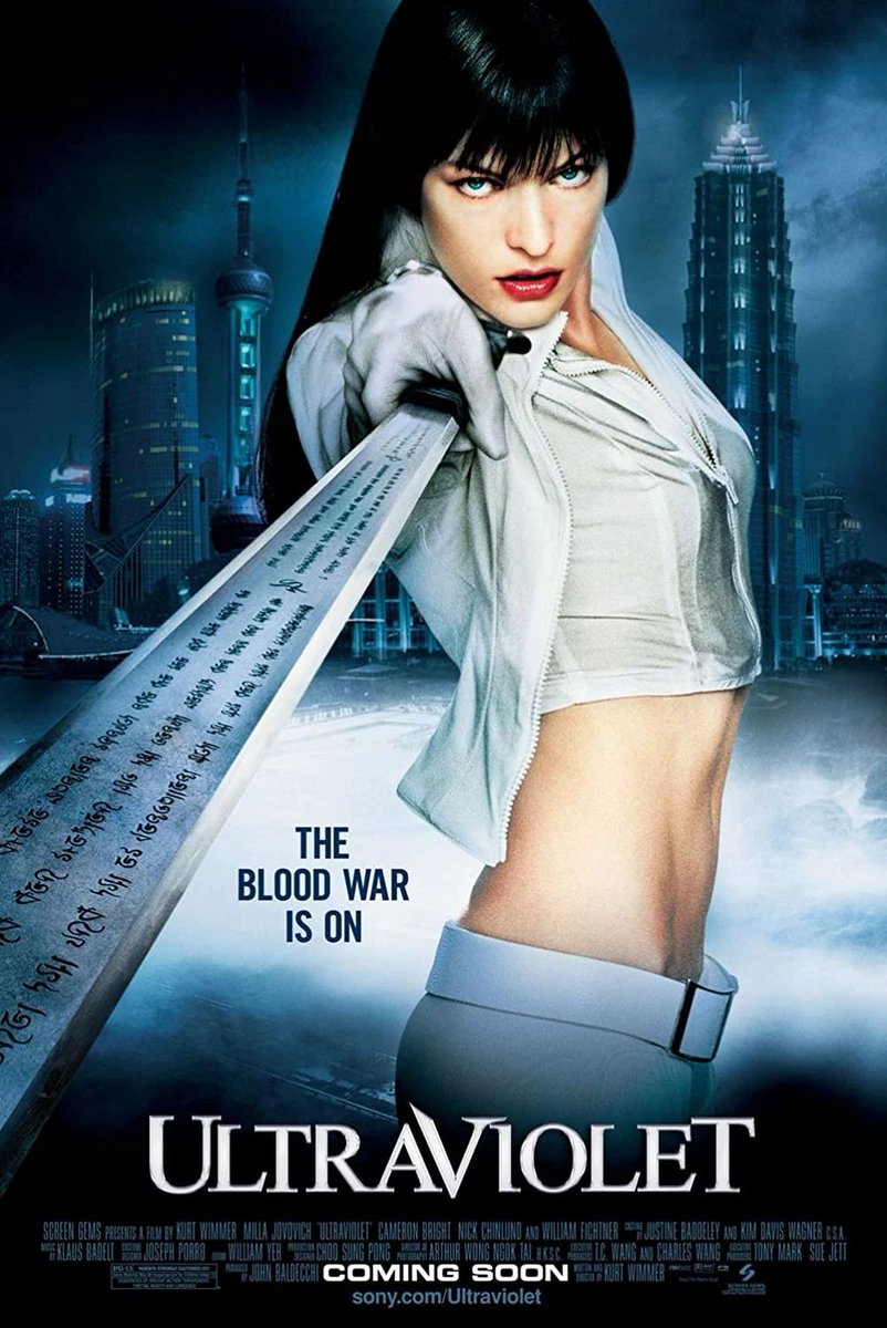 ComicZulia's tweet image. #TalDia 03/03/2006 (20 años) Se estrena la película #Ultraviolet. Escrita y dirigida por Kurt Wimmer y protagonizada por Milla Jovovich en el papel de Violet, una guerrera infectada con una enfermedad que le otorga habilidades sobrehumanas en un futuro distópico.