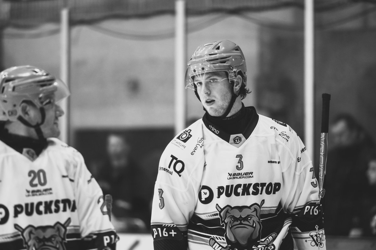 SteeldogsIHC's tweet photo. Cup Final 1st Leg in B&amp;W ⬛️⬜️

📸 @scottantcliffe

#SteeldogsHockey https://t.co/rDukihN7Gl