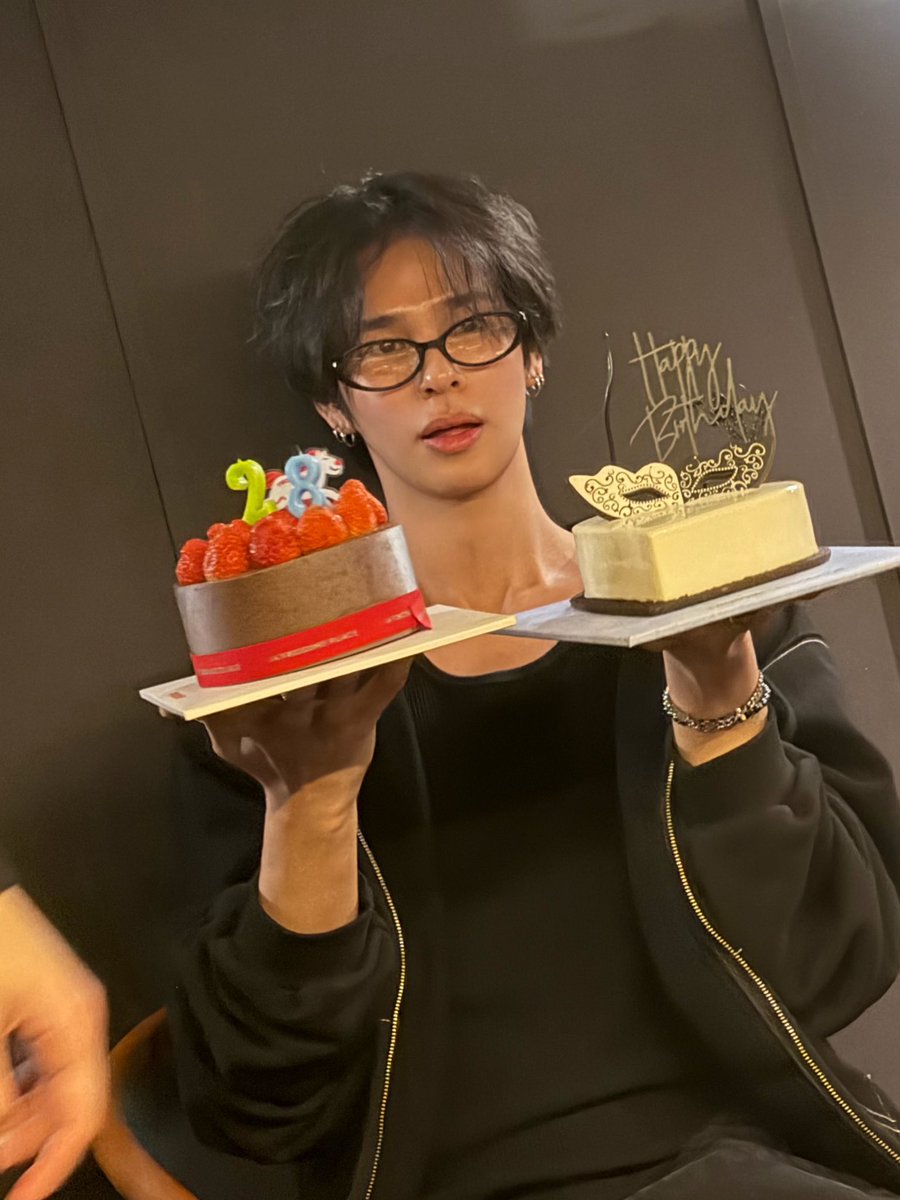 크래비티 세림 미담 본인 생일선물로 멤버들과의 추억을 선물함
#우빈 #세림 #우림즈
#HAPPYSERIMDAY
#박세림_논란_너무잘생김
#크래비티_다정한섹시큐티보이_박세림_생일