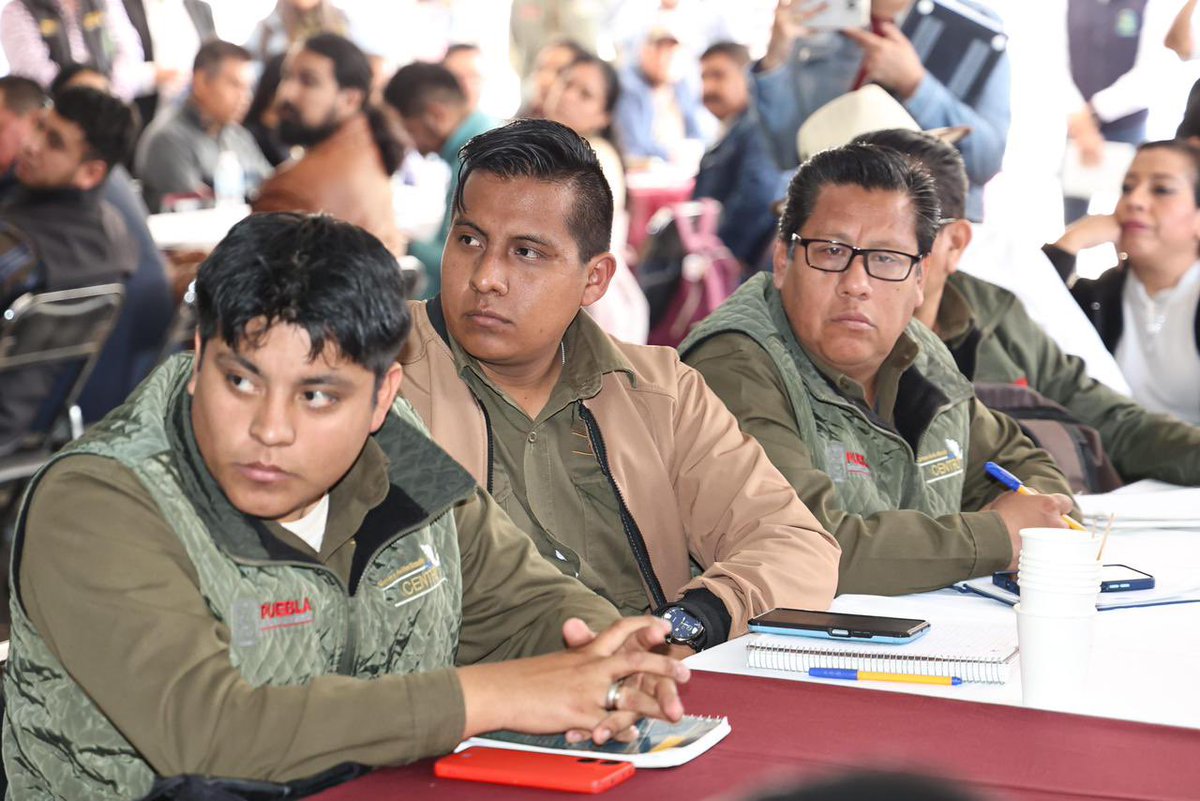 Puebla se blinda contra el Gusano Barrenador del Ganado. 🐄🛡️ Se instaló el Comité Interinstitucional para proteger nuestro estatus sanitario y respaldar la Estrategia Nacional. Somos estado "buffer" y prioridad en la sanidad animal de México. 🚜🌾 #CampoPuebla #SanidadAnimal