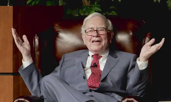 🚨 BREAKING: Warren Buffett and Peter Thiel just did the same thing at the same time.

They sold everything.

And nobody's connecting the dots.

Warren Buffett retired as CEO of Berkshire Hathaway on December 31, 2025.

His final act?

Berkshire's Q4 report dropped last week.