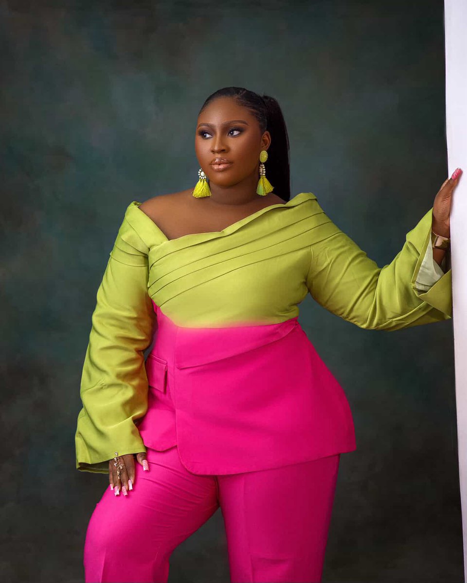 kathie_wayne's tweet photo. Day 16 of posting my business here everyday till you get familiar and patronize me✨

Recreated this style for my client in the most vibrant colors and it came out so good!!

DM for your custom made outfits and bookings, let's create your dream fit!  

Please kindly repost 🙏🙏  
#WomenInSuits #CustomSuits #TheSuitmaker