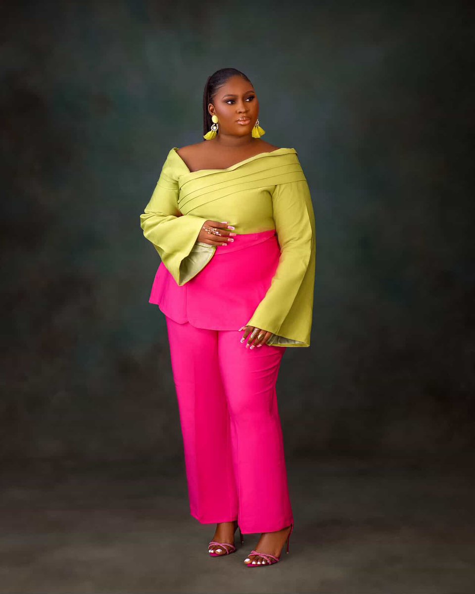 kathie_wayne's tweet photo. Day 16 of posting my business here everyday till you get familiar and patronize me✨

Recreated this style for my client in the most vibrant colors and it came out so good!!

DM for your custom made outfits and bookings, let's create your dream fit!  

Please kindly repost 🙏🙏  
#WomenInSuits #CustomSuits #TheSuitmaker