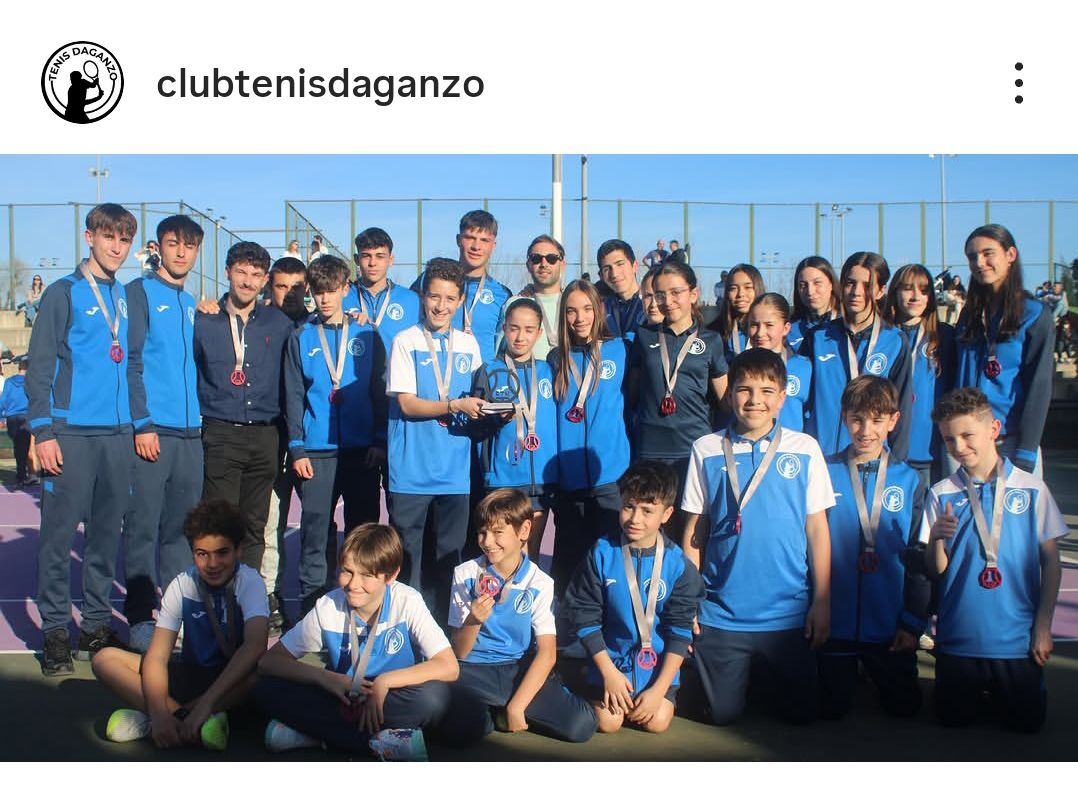 TenisDaganzo's tweet photo. CAMPEONES de la LIII Liga Juvenil 2025-26 de la @fedetenismadrid 

Nuestro equipo 1 finaliza como primer clasificado y asciende a 2ª división.

¡¡¡ENHORABUENA EQUIPO!!!
  
💪💪👍👍👏👏🎾🎾  

#tenisdaganzo 
#dxtdaganzo
@DeportesDaganzo https://t.co/JWyxQTWxYb