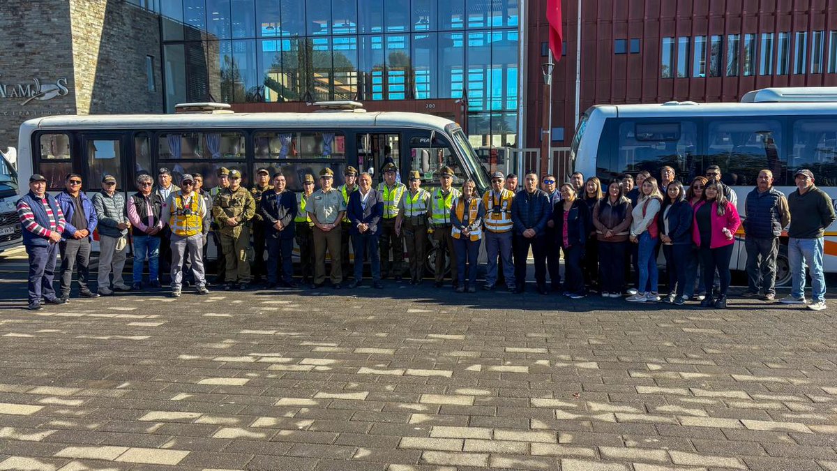 CarabBioBio's tweet photo. Carabineros de la Subcomisaría #LosÁlamos, en conjunto con el alcalde de la comuna e inspectores del Ministerio de Transporte,  efectúan la certificación de los vehículos de transporte escolar para dar inicio al año lectivo 2026 con mayor tranquilidad para los niños y sus padres https://t.co/cgMQVNNfsk