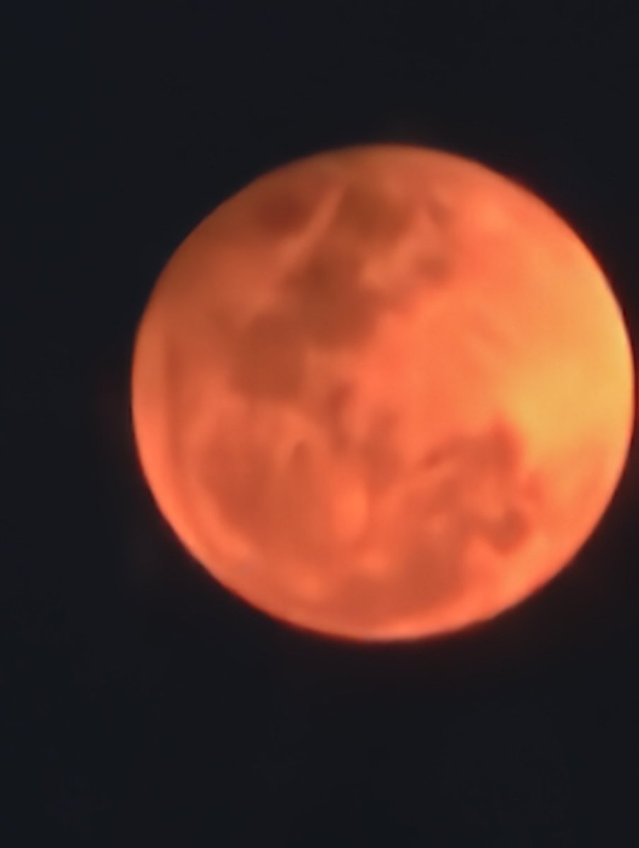 Bhuvanmr7's tweet photo. @beebomco @TechWiser @YourbroRishabh tried capturing moon today on my X300 pro but didn't get results. Camera app didn't suggest moon mode as well in landscape setting. But wasnt the during the early days of phone. Attaching the pictures captured before (white) and after (red) https://t.co/V4Q1DjytwG