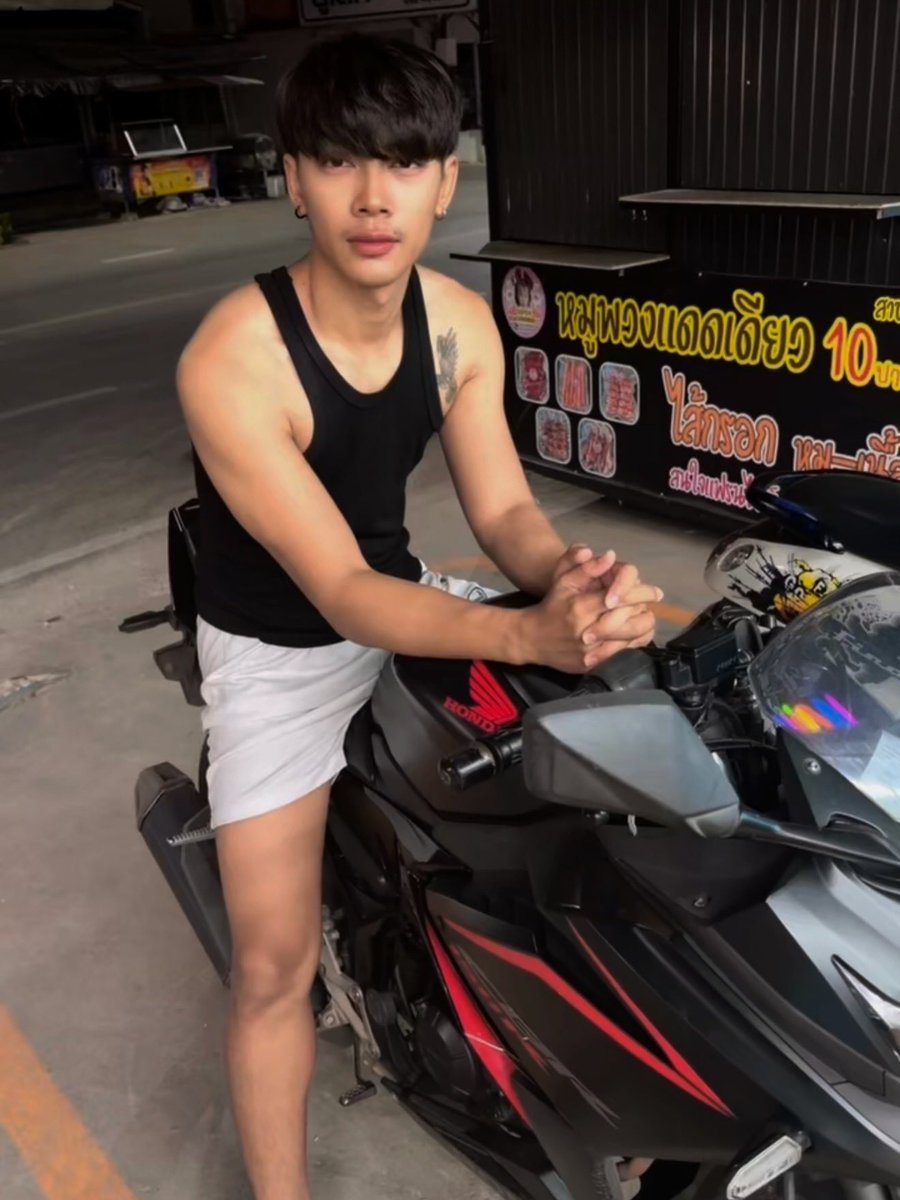 N O B I . T O E Y tweet media