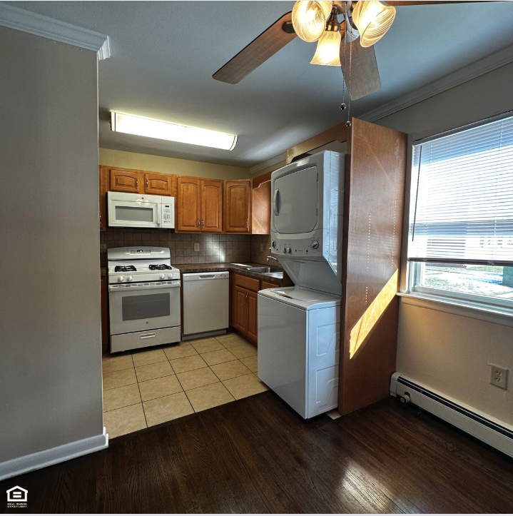 Wingate2015's tweet photo. When you move into our studio, 1-, or 2-bedroom apartments for rent in Hamilton, you’ll enjoy top-tier amenities that enhance your lifestyle.✨

From gorgeous hardwood flooring to a modern, fully equipped kitchen with energy-efficient appliances and custom cabinetry,... https://t.co/k1fub2bMZk