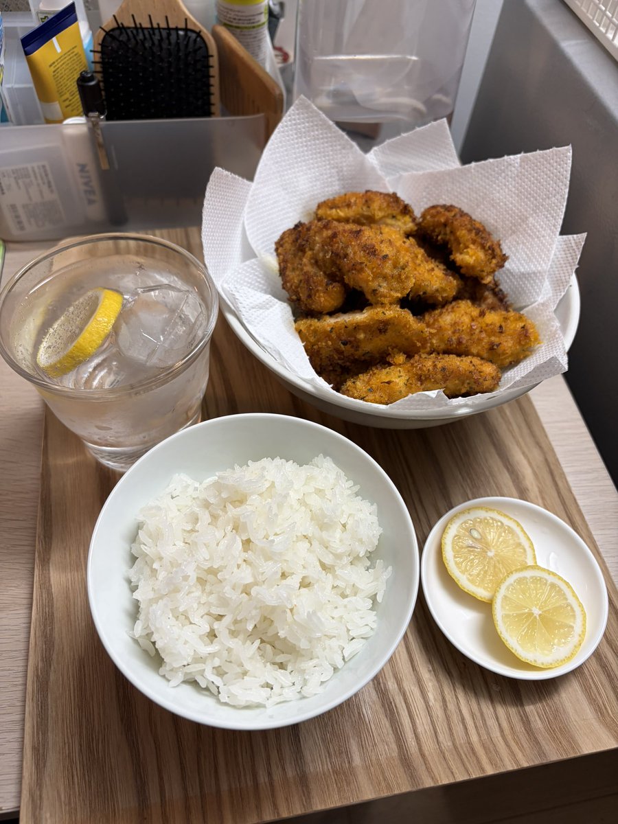 Mrkwtkr's tweet photo. 炸鸡胸肉真好吃，算是第一次做炸物了，参考了 ajinomoto 的方子 https://t.co/ZR98qfBxsn