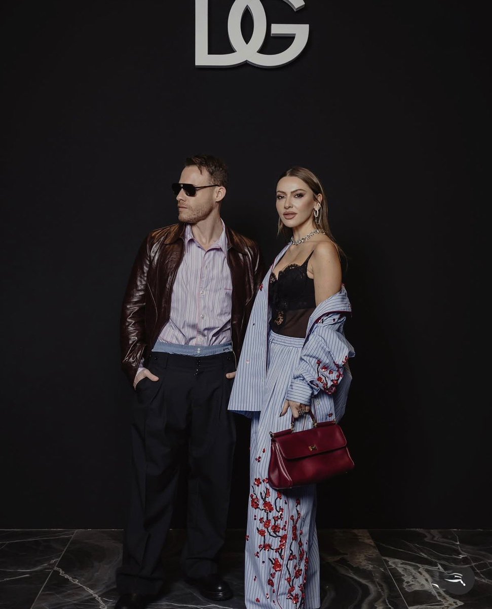 Kerem en IG|

Momentos para el recuerdo... haciendo la @dolcegbbana manera 🖤

Diseñado por el único e inigualable @inankirdemir

 #KeremBürsinXDolceGabbana