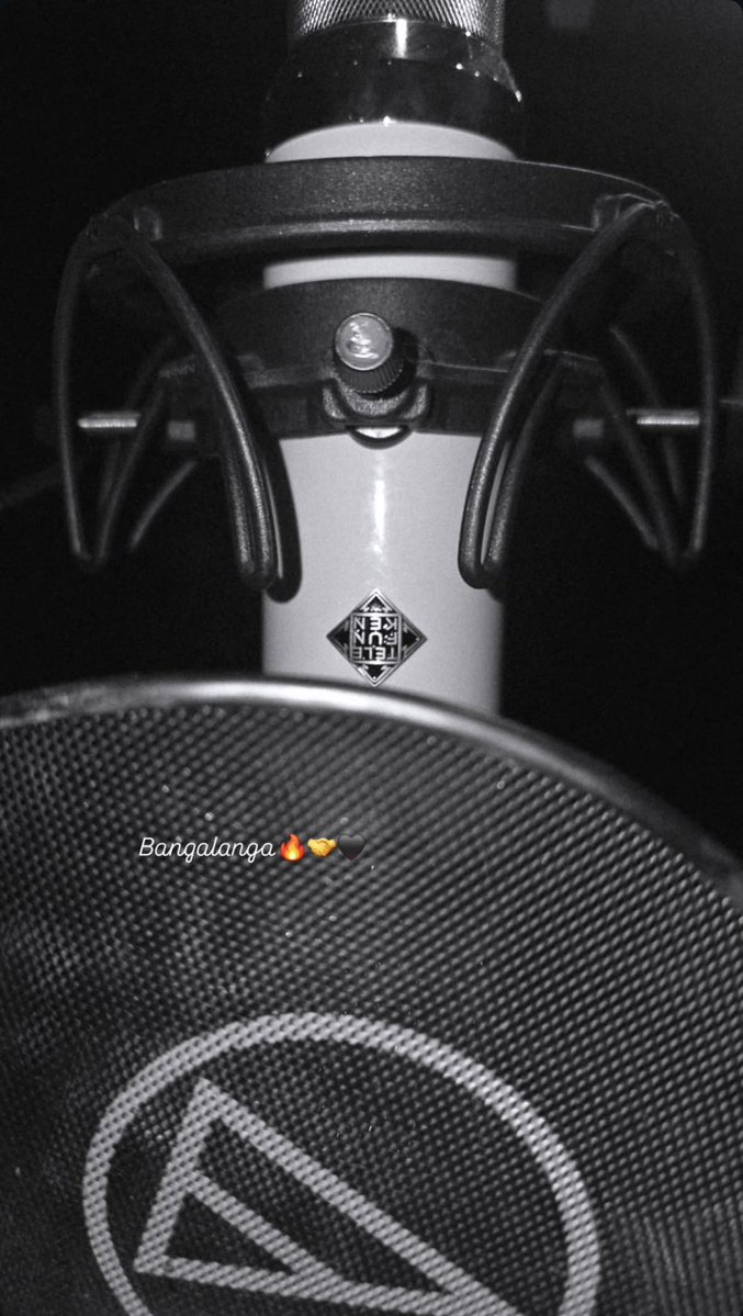 FELIX of Stray Kids posts a cryptic Instagram story message:

“Bangalanga🔥🤝🏻🖤”