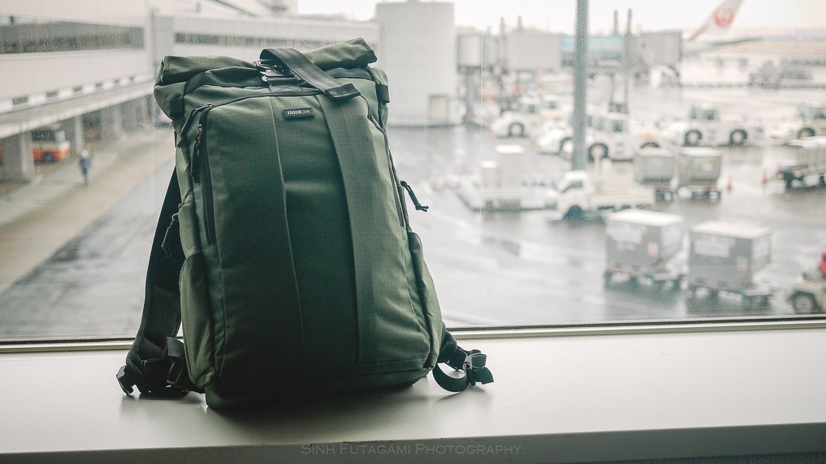 sinh11's tweet photo. 雨の日の空港。
またしばらく留守にします。
（撮影はしない）

.
.
FocusPoint, thinkTANKphoto.
https://t.co/BwIywdTWim

.
.
Lumix GF1 + 20mm/f1.7
#travellingdays #airport #thinktankphoto #thinktankphotoJapan #ginichi #羽田空港  PR https://t.co/bcsl9J2uXs