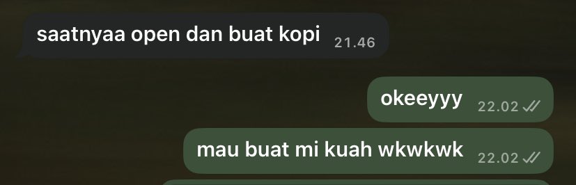 spcegrll's tweet photo. it just us dan segelas kopi juga semangkok mi kuah untuk melawan tugas dosen yang ajdhwhrjwpru 🤐🤐 https://t.co/xM6p5bfeWd