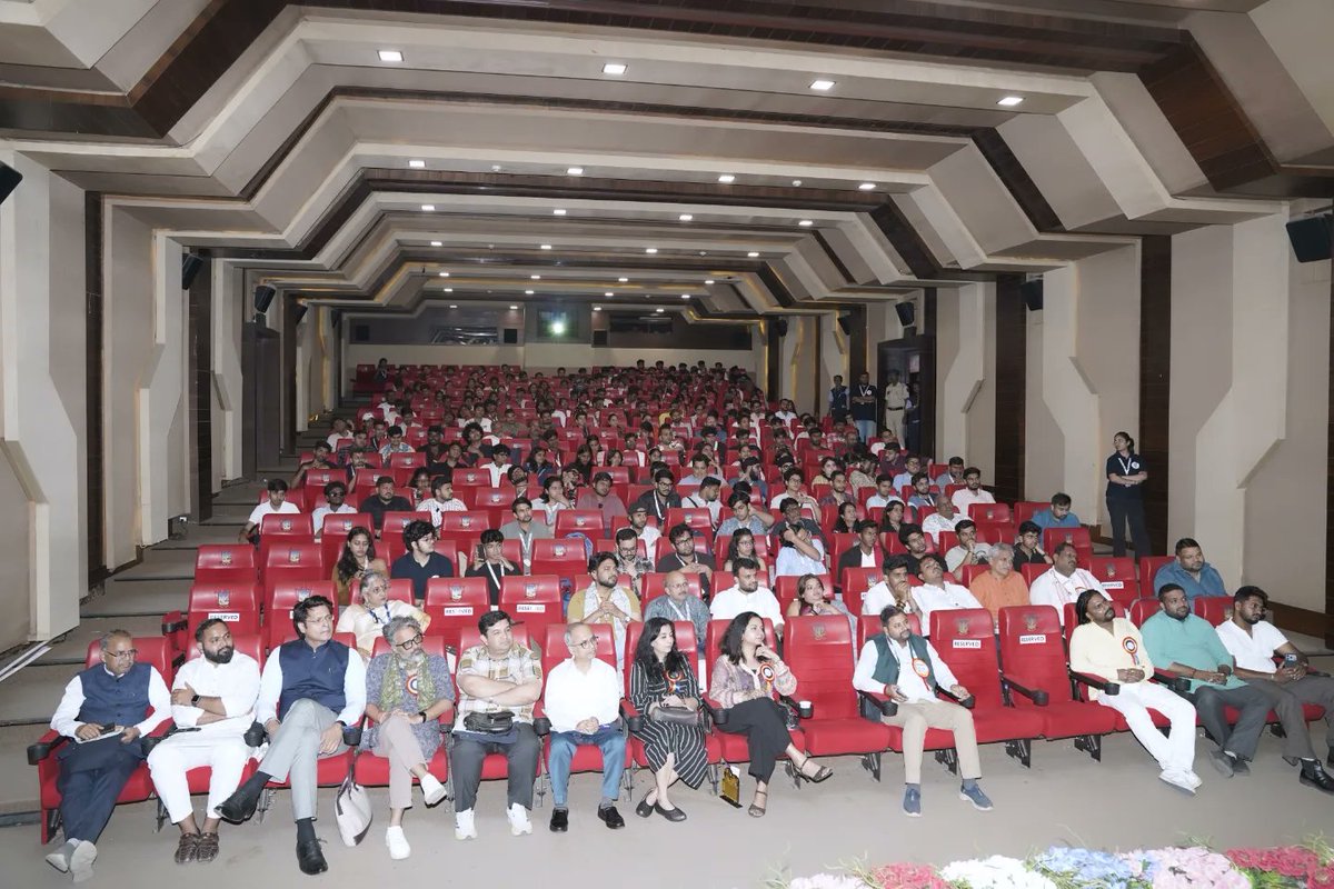 nsffmumbai's tweet photo. participating students.

The valedictory  session witnessed the esteemed presence of Shri Maharsh Shah, Creative Director at Birla Studios; Shri Ashish Chauhan, National Organization Secretary of ABVP; Shri Ankit Shukla, All India Head of Rashtriya Kala Manch; https://t.co/BuLcQwQayK