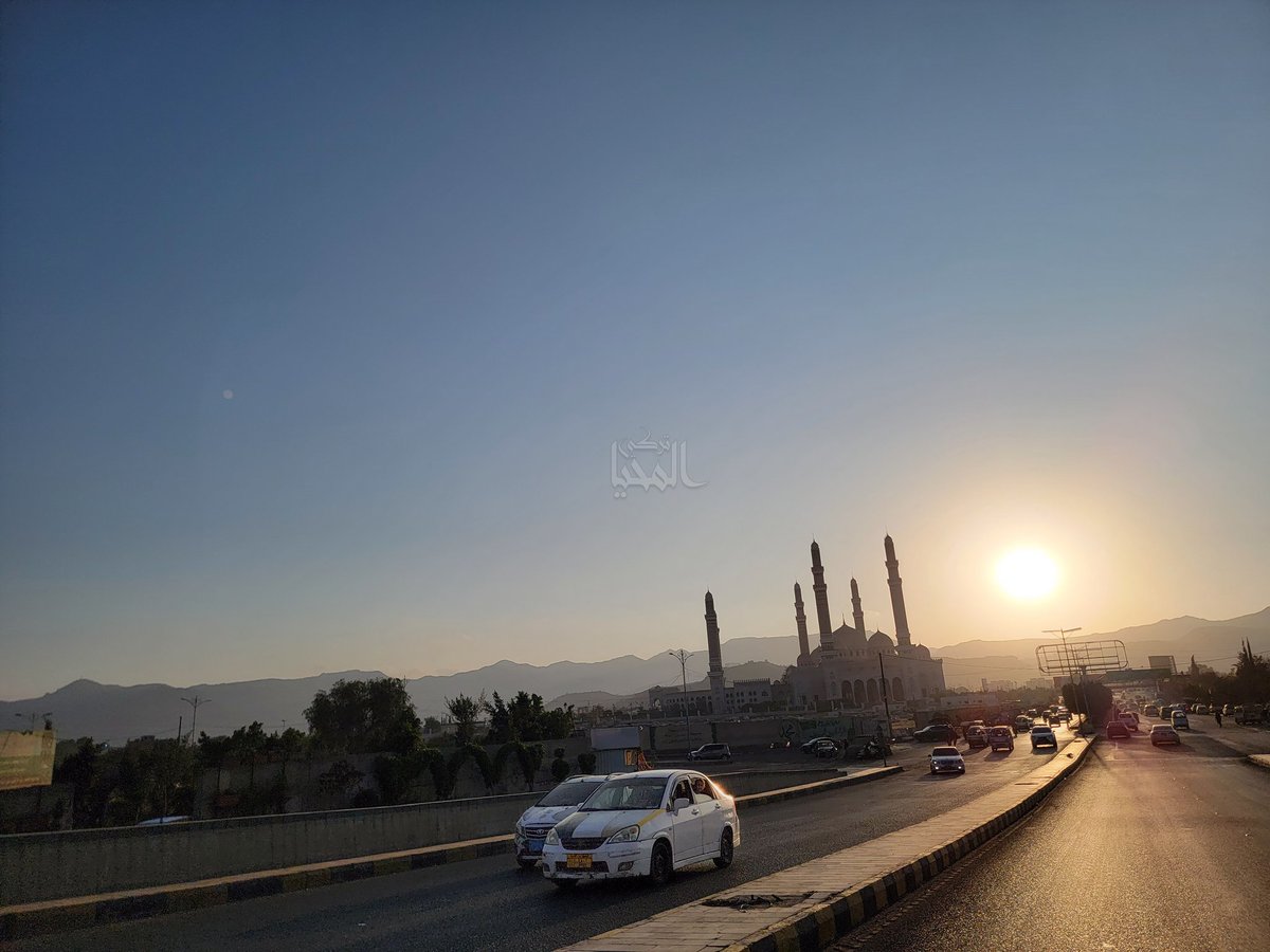 الغروب الان من صنعاء الحمدلله هدوء وامن وامان