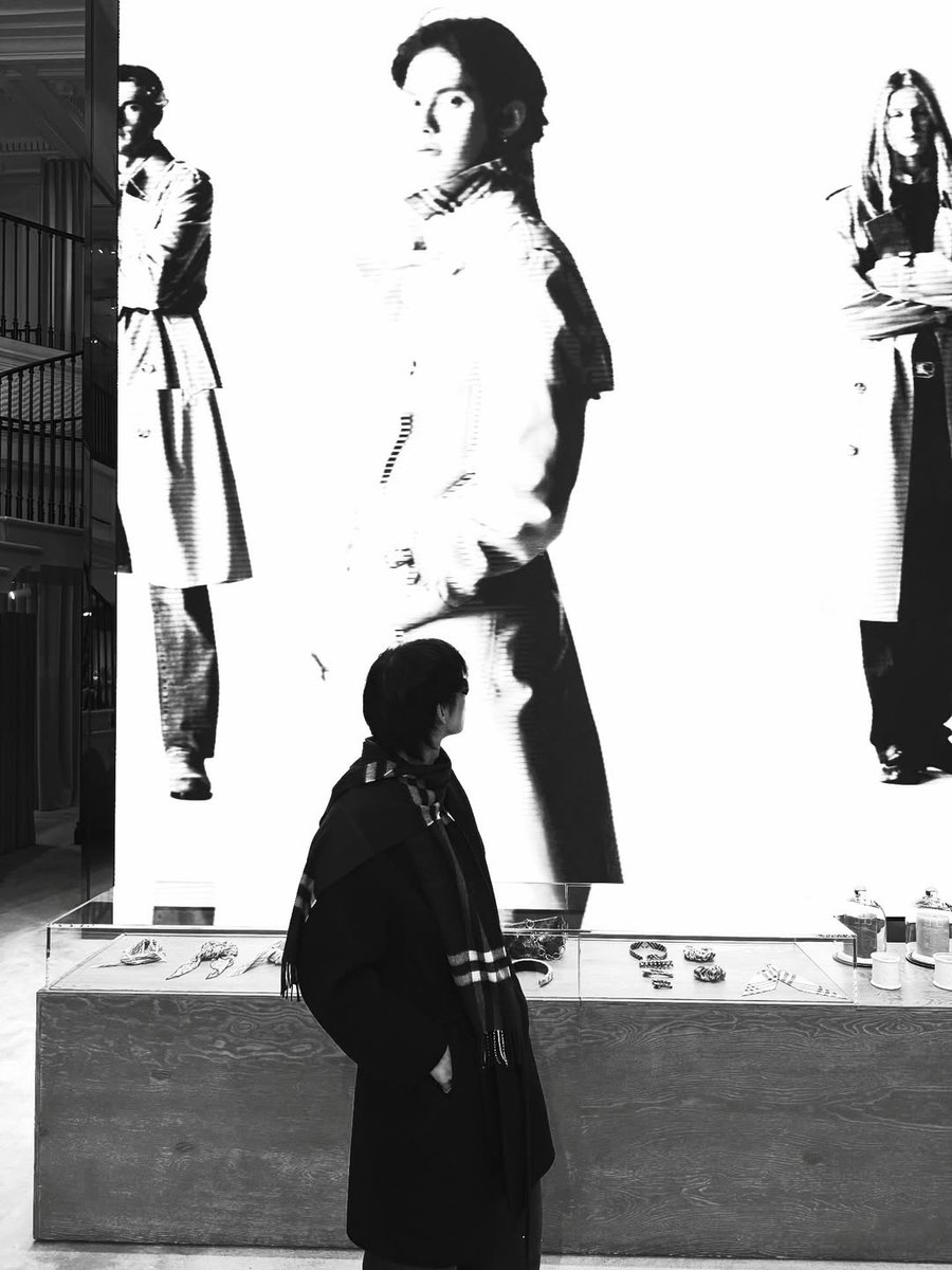 จะมีซักแว้บในหัวมั้ย ที่คิดว่าทำไมกรูหล่อได้ขนาดนี้
Bright Vachirawit
#BurberryxBright
#Burberry #bbrightvc