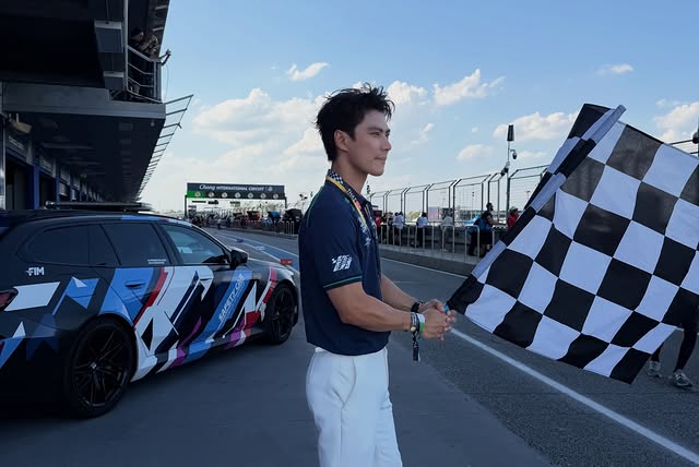 Ohmpawat_Family's tweet photo. ✨03.03.2026✨
IG Post : ohmpawat Update

" Chequered flag 🏁 This means a lot to me, thank you😇 @motogp #MotoGP #ThaiGP "

#MotoGP2026xOhm
#PTGrandPrixofThailand2026
#ohmpawat https://t.co/IwIcrZHrdN