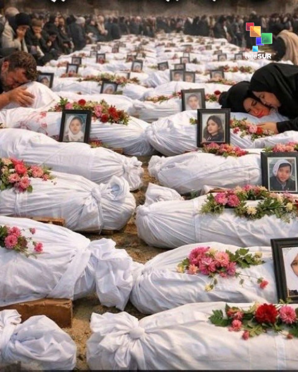 Imágenes del entierro de las niñas de la escuela primaria de Minab, Irán.