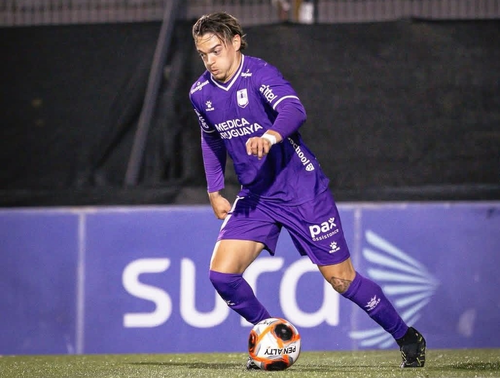 LoboEsta22's tweet photo. #ExGELP Valentín RODRÍGUEZ (24) debutó en la derrota de #DefensorSporting por la #F04 de la Primera División de Uruguay 🇺🇾 El defensor no sumaba minutos en cancha hacía 14 meses (DIC/2024) cuando jugó para Gimnasia 🔻 https://t.co/DhaondXmRN