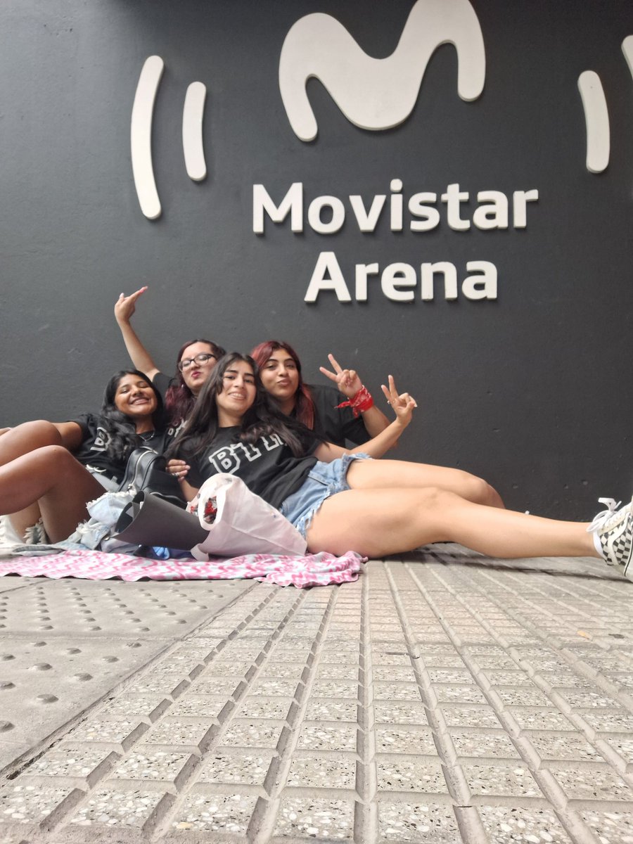 LoganHendersoft's tweet photo. hola @dfallaccess @MovistarArenaAR ya estamos manijeando a Big Time Rush por acá♡♡♡♡ https://t.co/gxGxXfFuDN