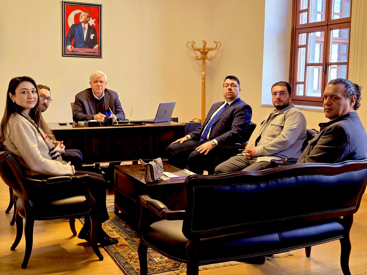 Kayu_Tamer's tweet photo. KAYÜ Turizm Çalışmaları Uygulama ve Araştırma Merkezi Müdürümüz Doç, Dr. Reha Kılıçhan ve yönetim kurulu üyeleri Kayseri Kent Konseyi Başkanı Sayın Ahmet Serdar Altuntuğ’u ziyaret ettiler. Görüşmede gelecekteki işbirlikleri konusunda istişarelerde bulundular. https://t.co/nLkM4Nrmnz