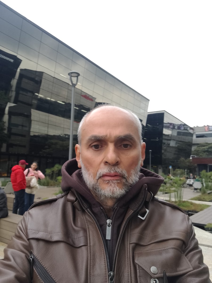fundelibertad's tweet photo. MIGRACIÒN A ESTADOS UNIDOS
El representante legal de la Organizaciòn de Derechos Humanos por la Libertad y la Vida -FUNDELIBERTAD- Robinson Porras, pudo visualizar en la Embajada de Estados Unidos en Bogotà, la necesidad de los colombianos de poder migrar a dicho pais. https://t.co/QRelFokj63