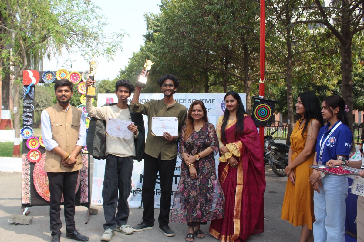 nss_bbdu's tweet photo. Day 3 at UTKARSH 2026 was filled with creativity and strategy at the NSS stall! A thrilling chess competition and a beautiful cursive writing contest kept students engaged, while visitors explored and enjoyed the vibrant activities. 

#nss #nssbbdu #nssrdlucknow #nssuttarpradesh https://t.co/5BeqUAEHp1