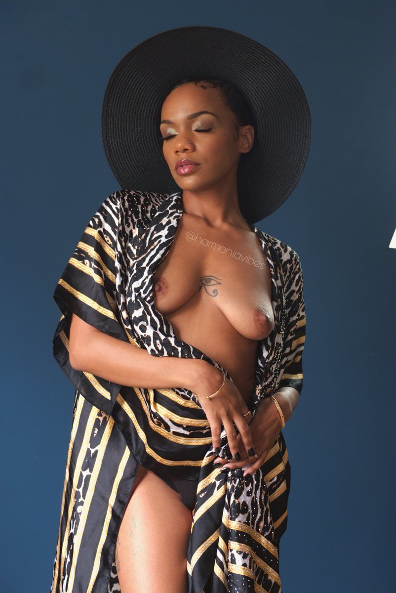 harmoniavibes's tweet photo. titty tuesday 🌟 https://t.co/LioThVNyaQ