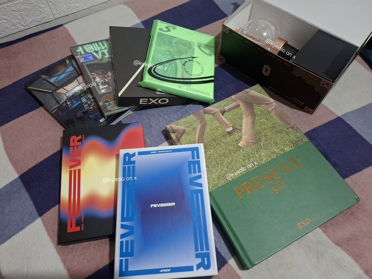 kyeolo's tweet photo. wts / want to sell album exo, album ateez &amp; lightstick ateez 

karna clearance sale jadi harga bisa tawar aja via dm :)

📍 jakarta
✅️ preloved
✅️ bisa 🍊
➡️ detail by dm

🏷 wts wtb exo ateez album lightiny ver 1

#exo #ateez #lightiny #wts #wtb #zonauang #zonajajan https://t.co/B00Cv35B24