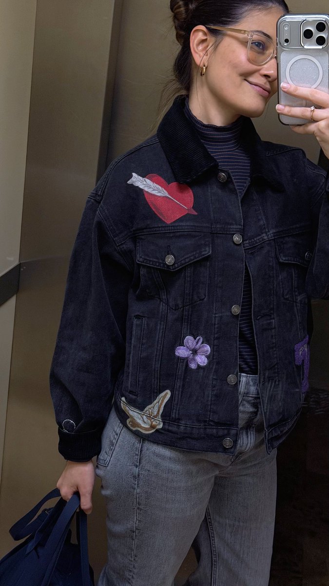 Saricientta's tweet photo. Another day, another merch outfit 💜
Nothing special today, but the Speak Now jacket just elevates everything ✨
#SpeakNow #TSMerch #OOTD #MerchOutfit #Swiftie @taylornation13 https://t.co/MzJIWrHYZS