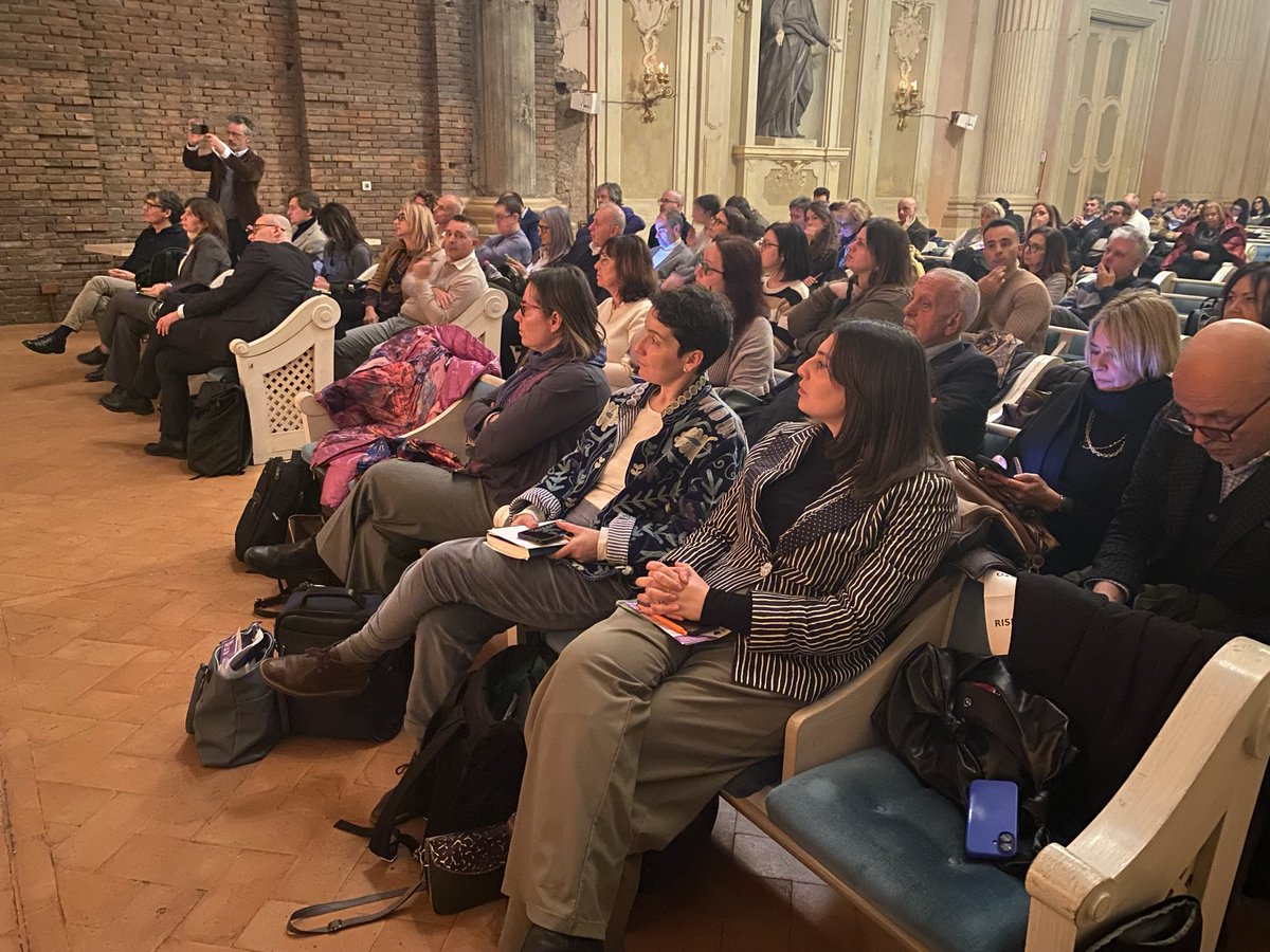 CislNazionale's tweet photo. #DanielaFumarola a Bologna : «Talenti alla pari ci invita a guardare la parità come al più grande investimento e alla più decisiva infrastruttura democratica del futuro. Un obiettivo a cui guardare non come bandiera, ma come vera politica industriale, come incisiva politica sociale e del lavoro. 

Se vogliamo più produttività, più innovazione, più crescita e competitività buona, dobbiamo smettere di trattare il lavoro delle donne come un capitolo “a parte».  @Cisl_ER