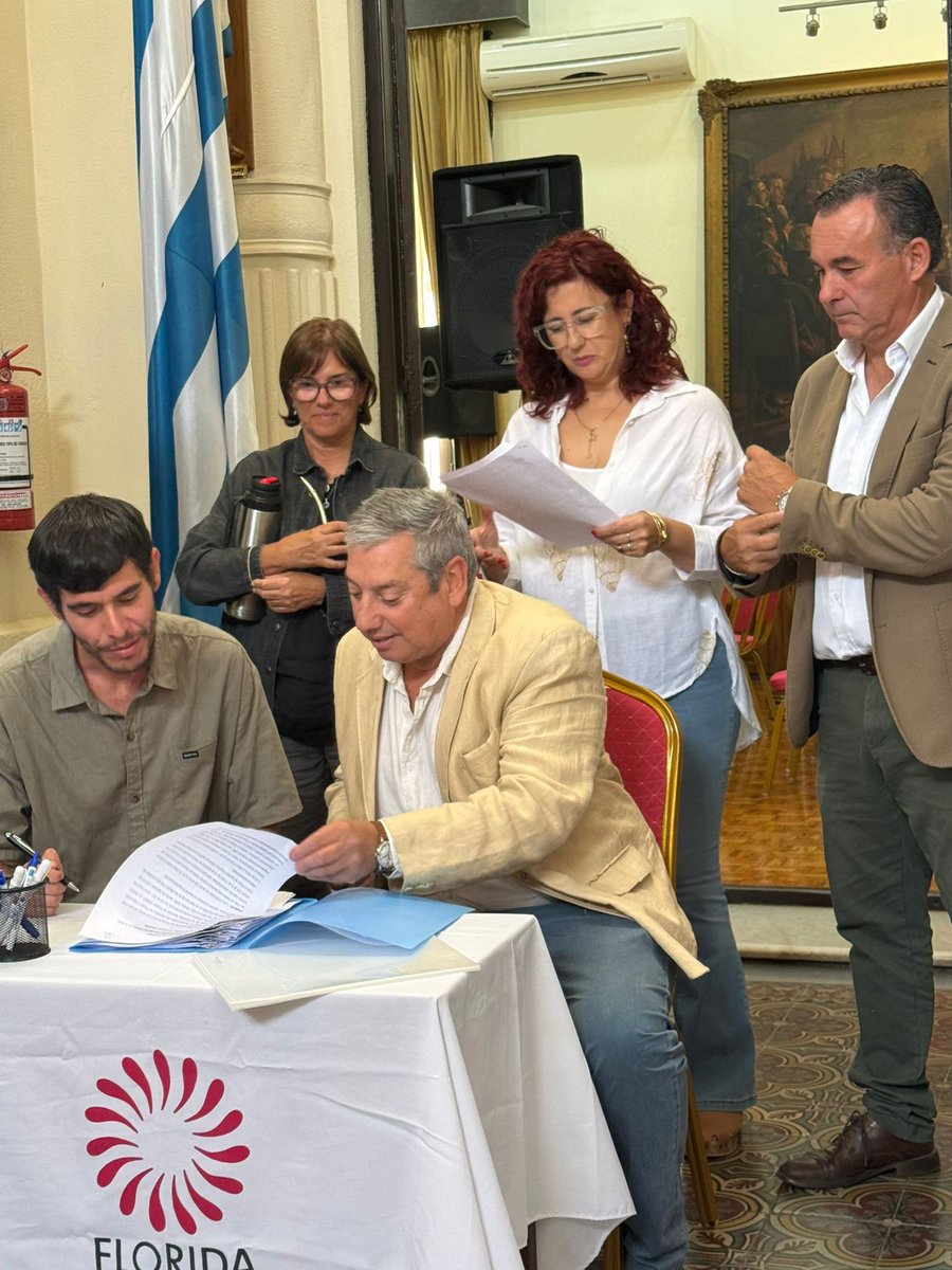 PajaroEnciso's tweet photo. Realizamos la entrega de maquinaria a emprendedores de nuestro departamento, beneficiarios del Programa de Inversión Productiva (PIP).
Seguimos acompañando a quienes apuestan e invierten en cada rincón del departamento. https://t.co/UowZkWB7Z5