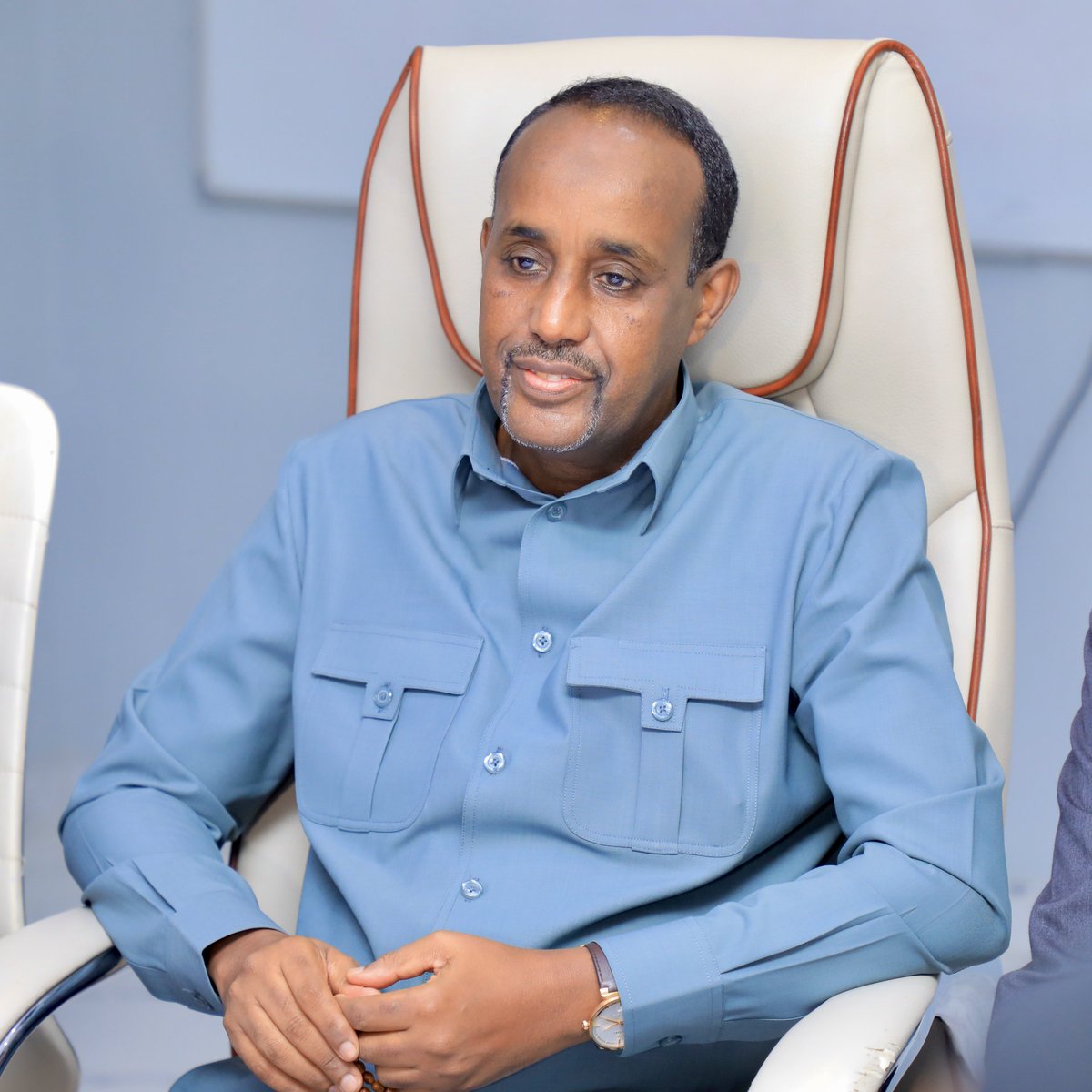 MohamedHRoble's tweet photo. 𝗕𝗜𝗦𝗠𝗜𝗟𝗟𝗔𝗛
We undertook a visit to express our solidarity with the Members of Parliament who were unable to proceed with their planned consultative visit to their electoral constituency in Garowe, Puntland.
We view this development with concern, as such actions may have implications for national unity and stability. The ability of Members of Parliament to engage freely with their constituents is fundamental to the effective functioning of democratic institutions and is safeguarded under the Constitution of the Federal Republic of Somalia.
We therefore call upon the leadership of the Federal Government to uphold constitutional principles and ensure respect for institutional processes. Furthermore, we encourage that priority be given to the urgent humanitarian needs of citizens affected by the ongoing drought, and to redirect the funds allocated to the approval of an unconsented constitutional process toward supporting vulnerable and disadvantaged communities.