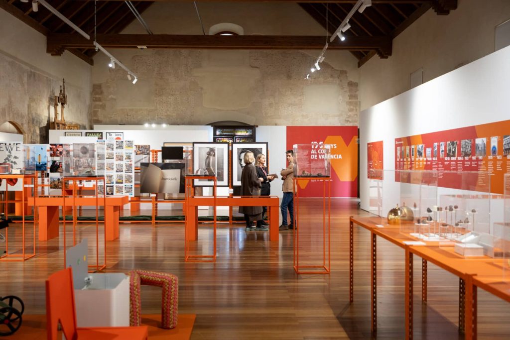DissenyCV's tweet photo. Diseño de producto, gráfico, fotografía, moda, interiorismo, ilustración... 175 años de @EASDvalencia en el @centredelcarme @ConsorcioMuseos
https://t.co/uDRdtSpQ3e
#diseno https://t.co/yO0CKuUtrK