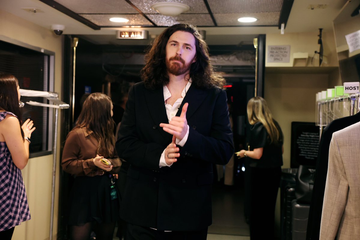 It’s such a privilege and a joy to experience moments like this, not to mention experiencing it with people and artists you love and admire.

Thank you so much <a href="/MumfordAndSons/">Mumford & Sons</a> for having me along to perform Rubberband Man. I’m truly honoured to have been invited onto this