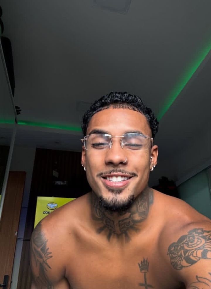 ta podendo trabalhar sem camisa no calor