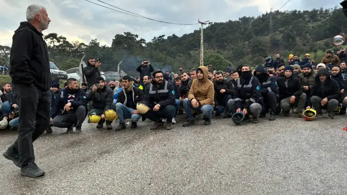 "Başaran Aksu dışarı, patronlar içeri"

Gözaltındaki 3 madenci kardeşimiz adli kontrol talebi ile serbest kalırken örgütlenme uzmanımız Başaran Aksu tutuklanma talebiyle mahkemeye sevk edildi.  Başaran Aksu derhal serbest bırakılsın!